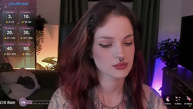 Snapshot of BratzieDarsie chatting on 01.10.25 BratzieDarsie online show from 01.10.25