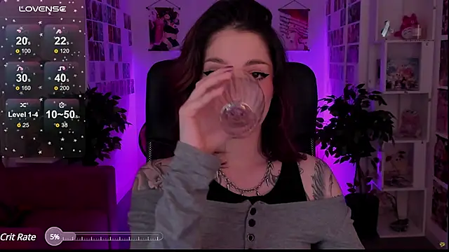 Snapshot of BratzieDarsie chatting on 01.27.25 BratzieDarsie online show from 01.27.25