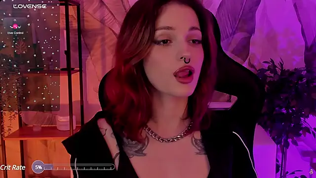 Snapshot of BratzieDarsie chatting on 02.01.25 BratzieDarsie online show from 02.01.25