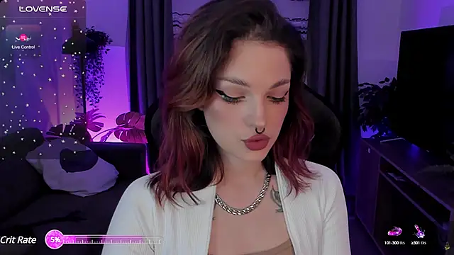 Snapshot of BratzieDarsie chatting on 02.08.25 BratzieDarsie online show from 02.08.25