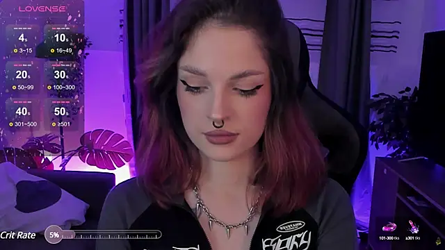 Snapshot of BratzieDarsie chatting on 02.12.25 BratzieDarsie online show from 02.12.25