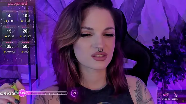 Snapshot of BratzieDarsie chatting on 03.04.25 BratzieDarsie online show from 03.04.25