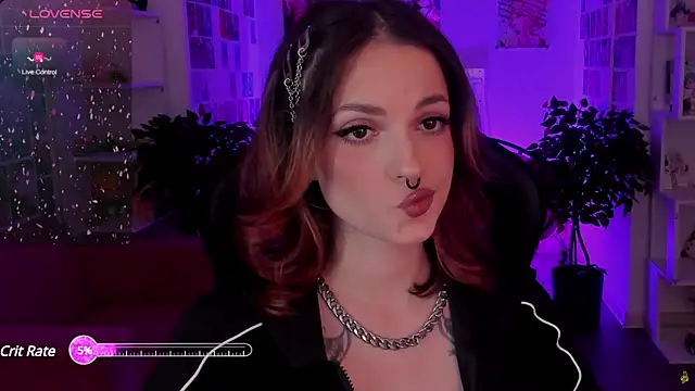 Snapshot of BratzieDarsie chatting on 03.07.25 BratzieDarsie online show from 03.07.25