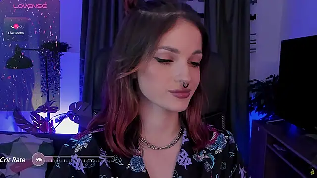 Snapshot of BratzieDarsie chatting on 03.10.25 BratzieDarsie online show from 03.10.25