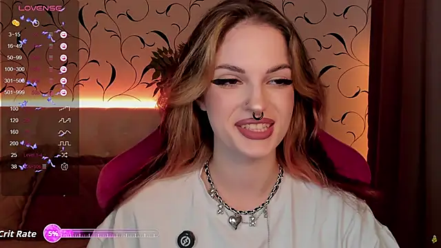 Snapshot of BratzieDarsie chatting on 09.29.25 BratzieDarsie online show from 09.29.25