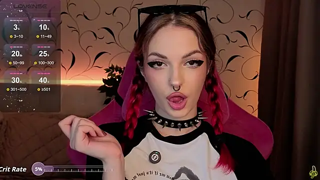 Snapshot of BratzieDarsie chatting on 10.25.25 BratzieDarsie online show from 10.25.25