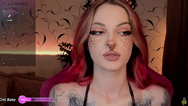 Snapshot of BratzieDarsie chatting on 10.31.25 BratzieDarsie online show from 10.31.25