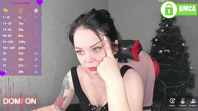 Snapshot of AnnyHoney_ chatting on 12.13.24 AnnyHoney online show from 12.13.24