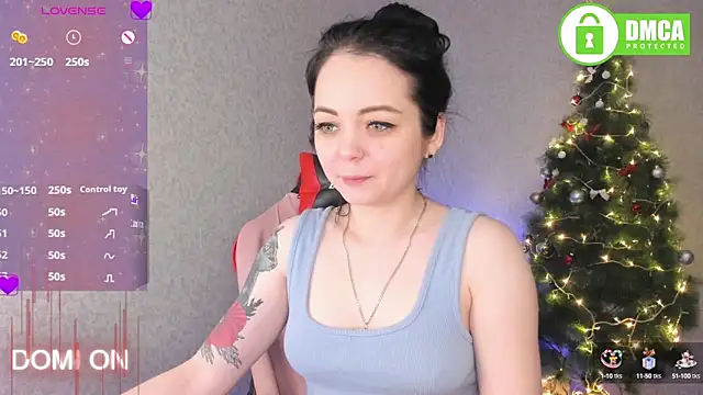 Snapshot of AnnyHoney_ chatting on 12.18.24 AnnyHoney online show from 12.18.24