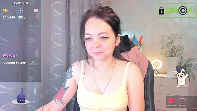 Snapshot of AnnyHoney_ chatting on 09.25.25 AnnyHoney online show from 09.25.25