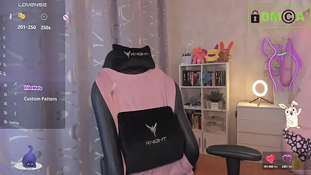 Snapshot of AnnyHoney_ chatting on 10.14.25 AnnyHoney online show from 10.14.25