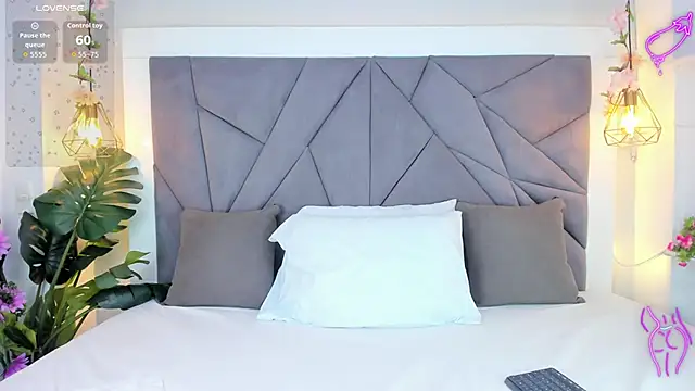 Snapshot of KiarhaTrixie chatting on 10.02.25 KiarhaTrixie online show from 10.02.25