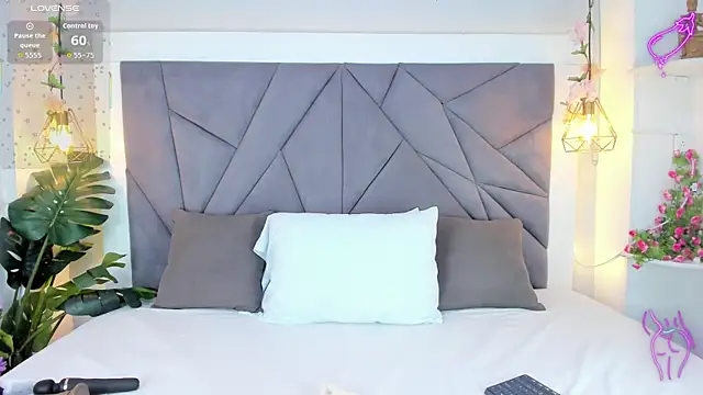 Snapshot of KiarhaTrixie chatting on 10.12.25 KiarhaTrixie online show from 10.12.25