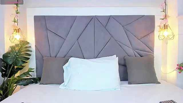 Snapshot of KiarhaTrixie chatting on 10.14.25 KiarhaTrixie online show from 10.14.25