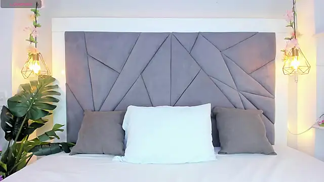 Snapshot of KiarhaTrixie chatting on 10.19.25 KiarhaTrixie online show from 10.19.25