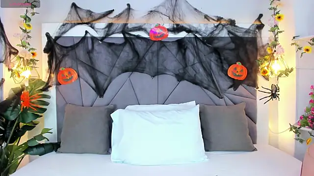 Snapshot of KiarhaTrixie chatting on 10.26.25 KiarhaTrixie online show from 10.26.25