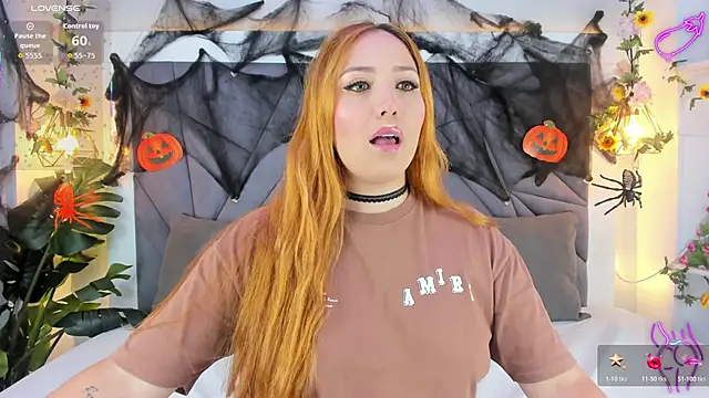 Snapshot of KiarhaTrixie chatting on 10.30.25 KiarhaTrixie online show from 10.30.25