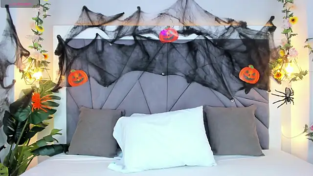 Snapshot of KiarhaTrixie chatting on 11.01.25 KiarhaTrixie online show from 11.01.25