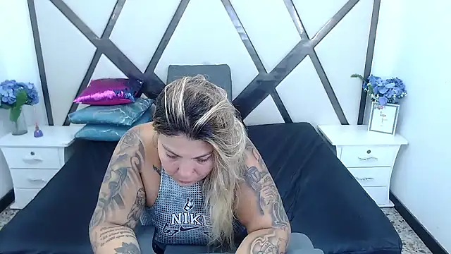 Snapshot of ChloexBigAss chatting on 01.23.25 ChloexBigAss online show from 01.23.25