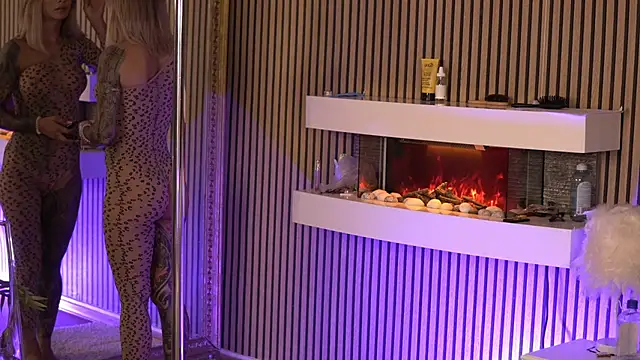 Snapshot of TiffanyMaze chatting on 09.09.25 TiffanyMaze online show from 09.09.25