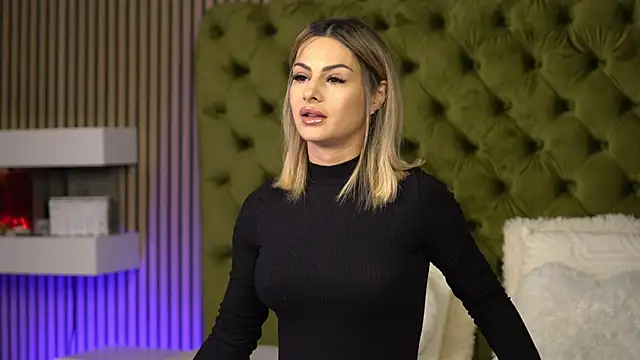 Snapshot of TiffanyMaze chatting on 09.29.25 TiffanyMaze online show from 09.29.25