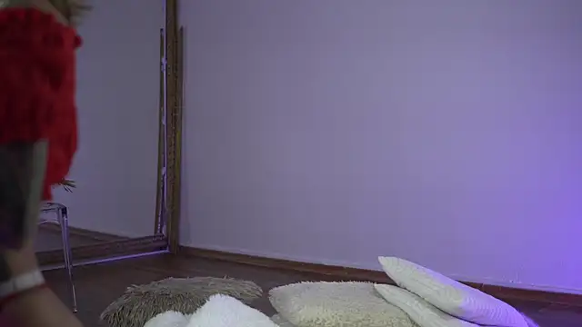 Snapshot of TiffanyMaze chatting on 10.08.25 TiffanyMaze online show from 10.08.25