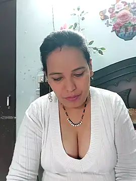 Poojabhabi101 online show from 12.19.25