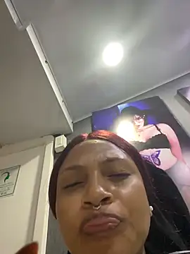 Snapshot of Aluna_sweet chatting on 10.08.25 Aluna sweet online show from 10.08.25