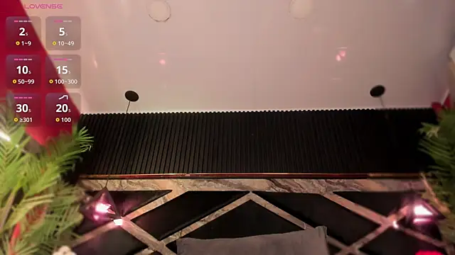 Snapshot of Aluna_sweet chatting on 10.24.25 Aluna sweet online show from 10.24.25