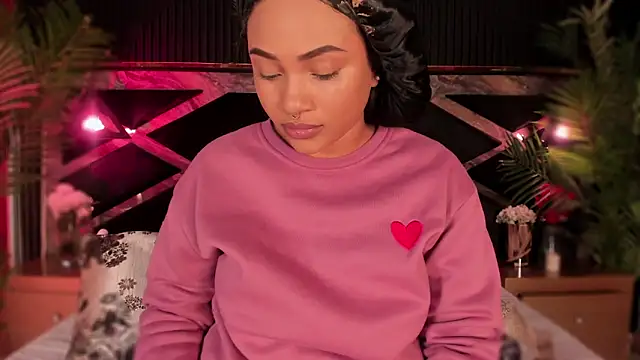 Snapshot of Aluna_sweet chatting on 11.08.25 Aluna sweet online show from 11.08.25