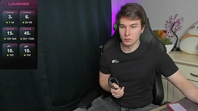 Snapshot of Vincent_Strong chatting on 10.12.25 Vincent Strong online show from 10.12.25