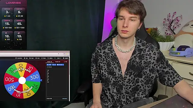 Snapshot of Vincent_Strong chatting on 10.19.25 Vincent Strong online show from 10.19.25