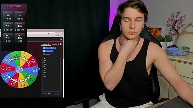 Snapshot of Vincent_Strong chatting on 10.31.25 Vincent Strong online show from 10.31.25