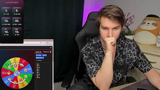 Snapshot of Vincent_Strong chatting on 11.19.25 Vincent Strong online show from 11.19.25