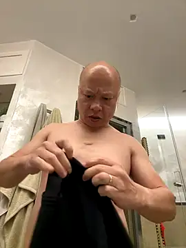 Snapshot of zjwsteve chatting on 10.31.25 zjwsteve online show from 10.31.25