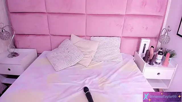 HannaTaylor online show from 04.12.26