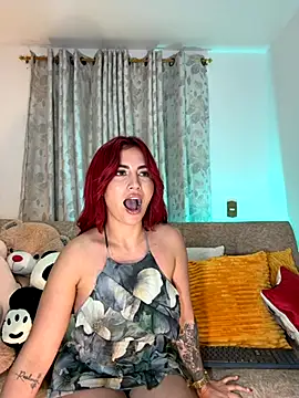 Snapshot of zafiro_mo0n chatting on 10.05.25 zafiro mo0n online show from 10.05.25