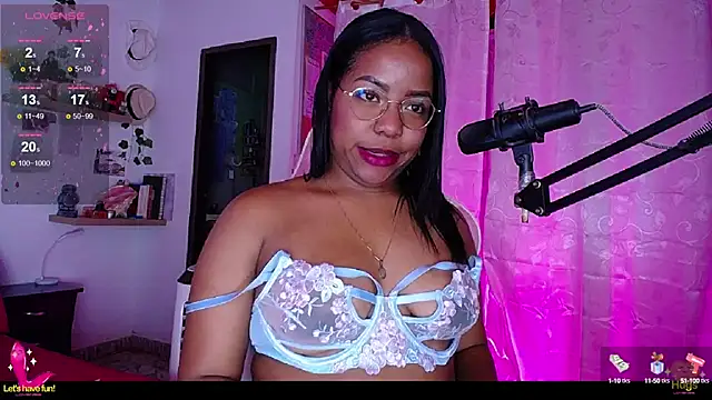 Snapshot of samanthaabloom chatting on 01.11.25 samanthaabloom online show from 01.11.25