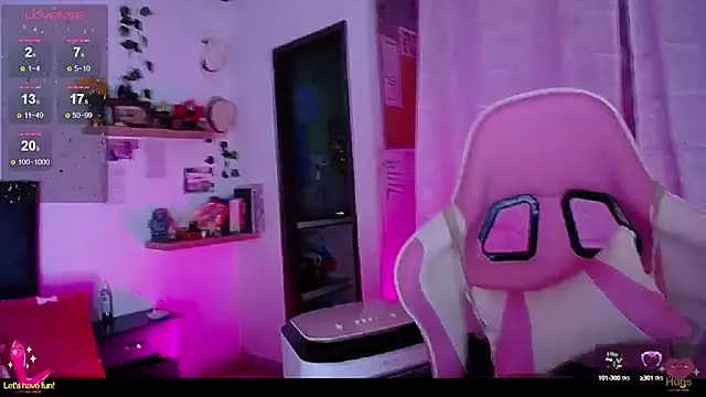 Snapshot of samanthaabloom chatting on 01.14.25 samanthaabloom online show from 01.14.25