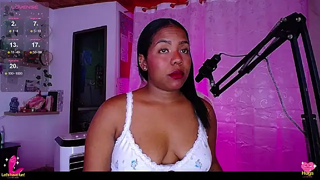 Snapshot of samanthaabloom chatting on 01.17.25 samanthaabloom online show from 01.17.25