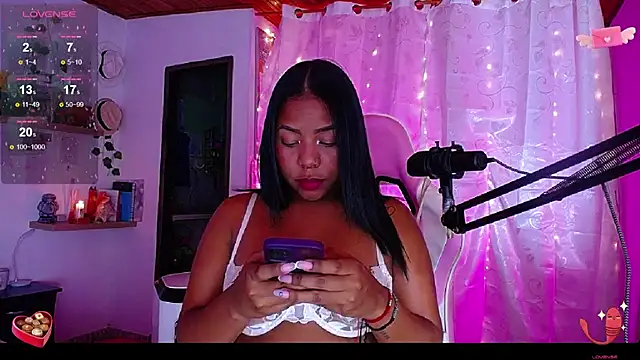 Snapshot of samanthaabloom chatting on 02.11.25 samanthaabloom online show from 02.11.25