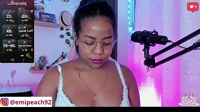 Snapshot of samanthaabloom chatting on 03.21.25 samanthaabloom online show from 03.21.25