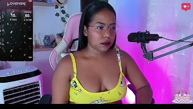 Snapshot of samanthaabloom chatting on 03.22.25 samanthaabloom online show from 03.22.25