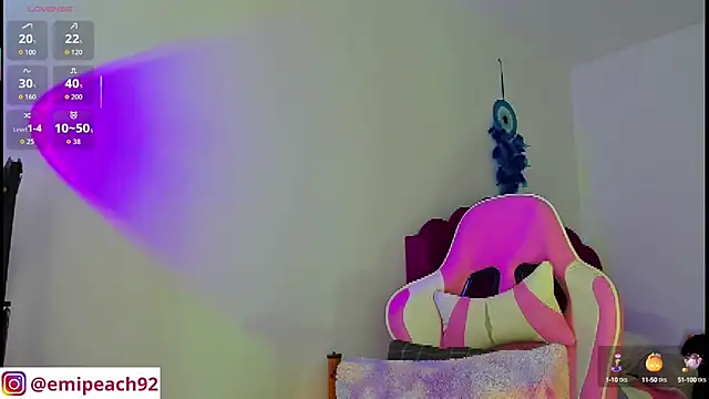 Snapshot of samanthaabloom chatting on 10.22.25 samanthaabloom online show from 10.22.25