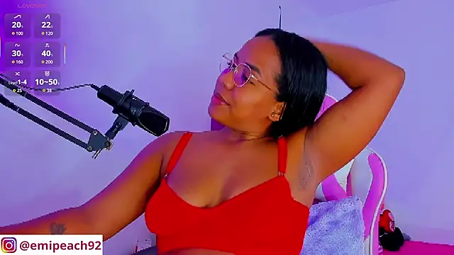 Snapshot of samanthaabloom chatting on 10.29.25 samanthaabloom online show from 10.29.25