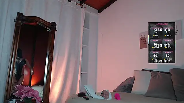 Snapshot of dahian_s chatting on 10.16.25 dahian s online show from 10.16.25