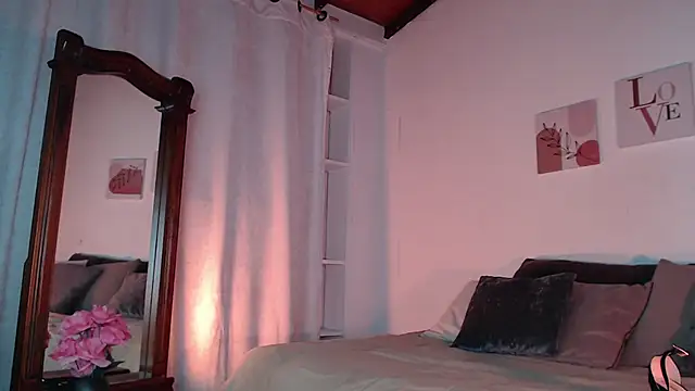 Snapshot of dahian_s chatting on 11.26.25 dahian s online show from 11.26.25