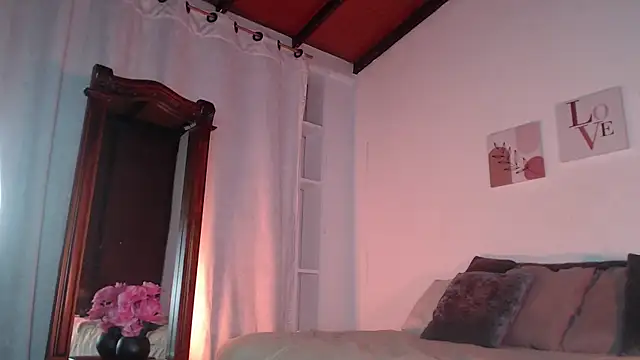 Snapshot of dahian_s chatting on 11.30.25 dahian s online show from 11.30.25