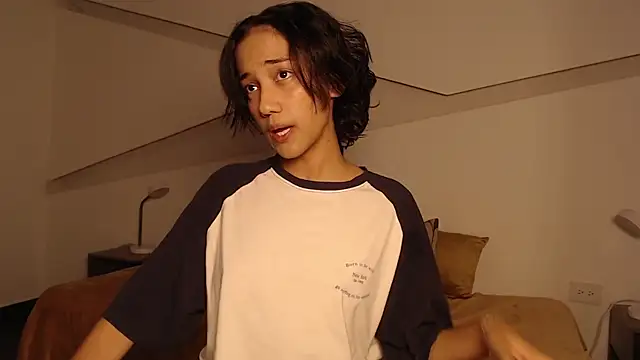 Snapshot of hot_little_bunny chatting on 09.29.25 hot little bunny online show from 09.29.25