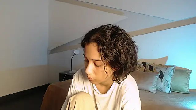 Snapshot of hot_little_bunny chatting on 10.03.25 hot little bunny online show from 10.03.25